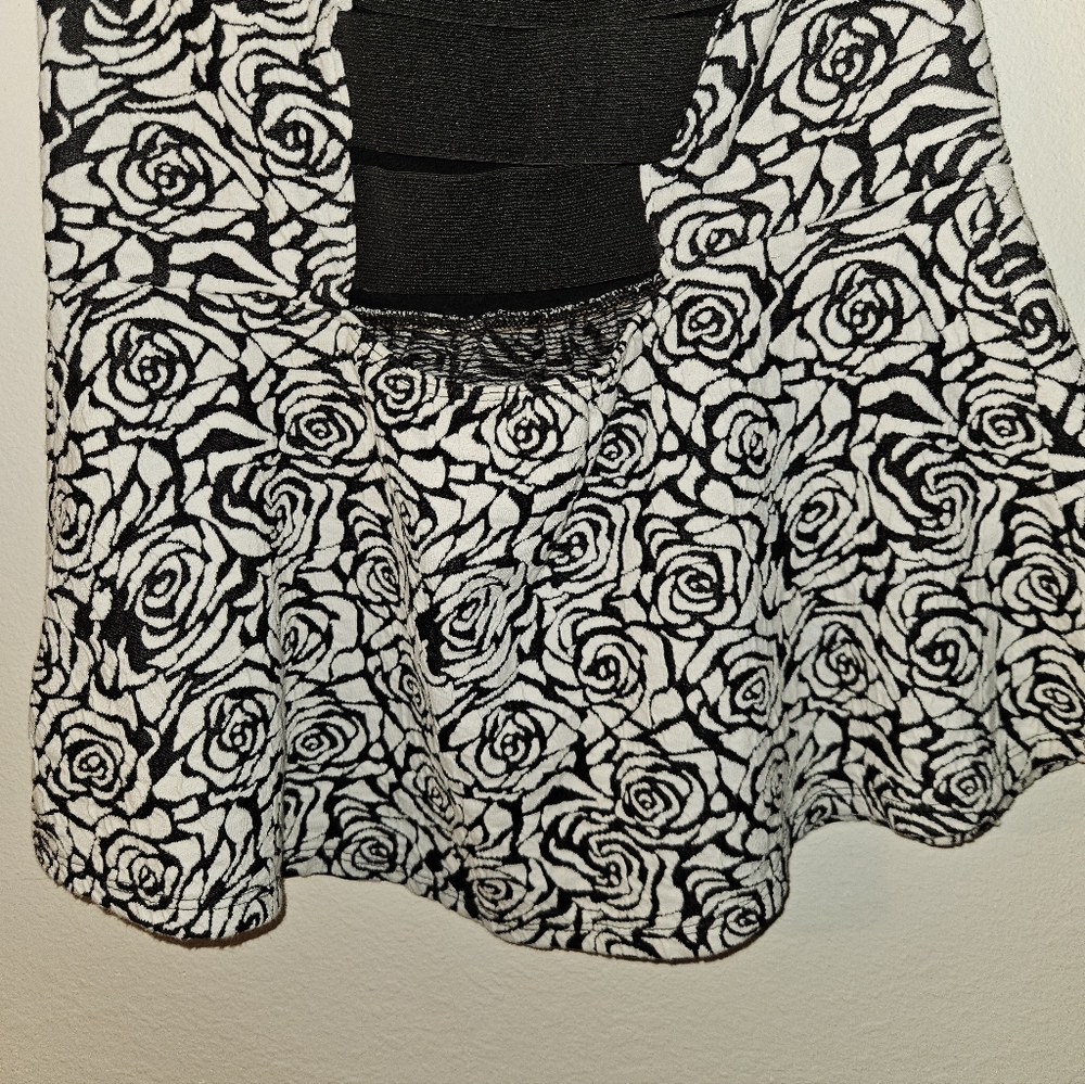 Pins And Needles Womans Black And White Floral Strapless Top Size L - Picture 6 of 13